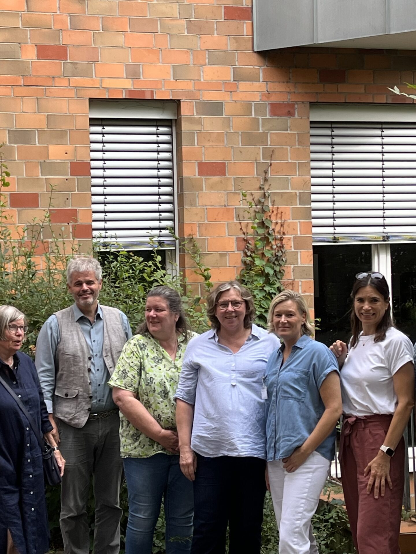 Spendenden_Dank_Nachmittag_20250807 Spendende erhalten bei Dankeschön-Nachmittag Informationen