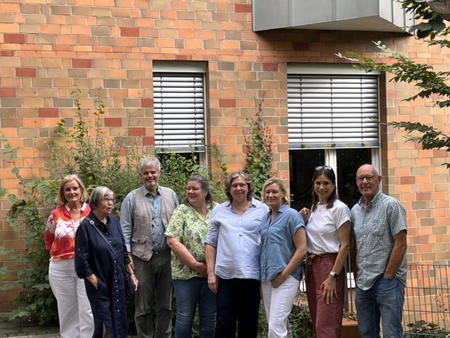 Spendende erhalten bei Dankeschön-Nachmittag Informationen