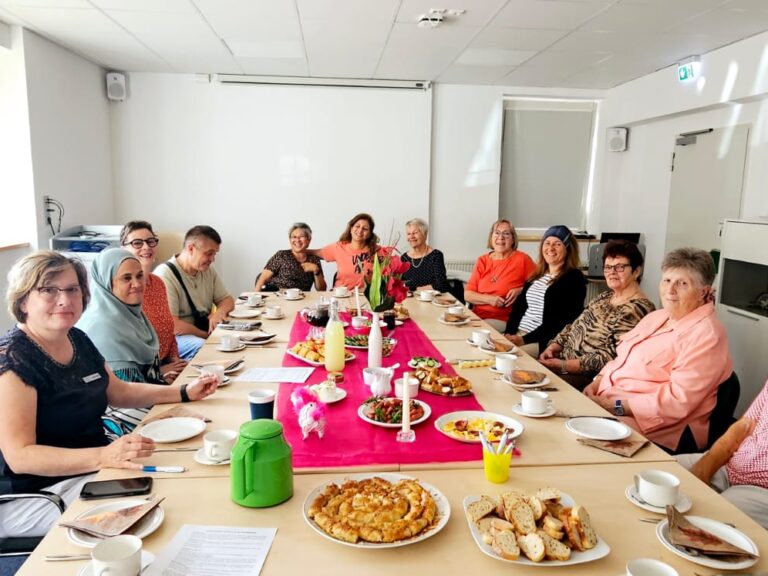 Flüchtlingshilfe Interkulturelles Frühstückscafe