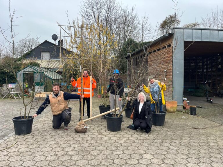 Baumpflanzaktion_Sieben_Bäume