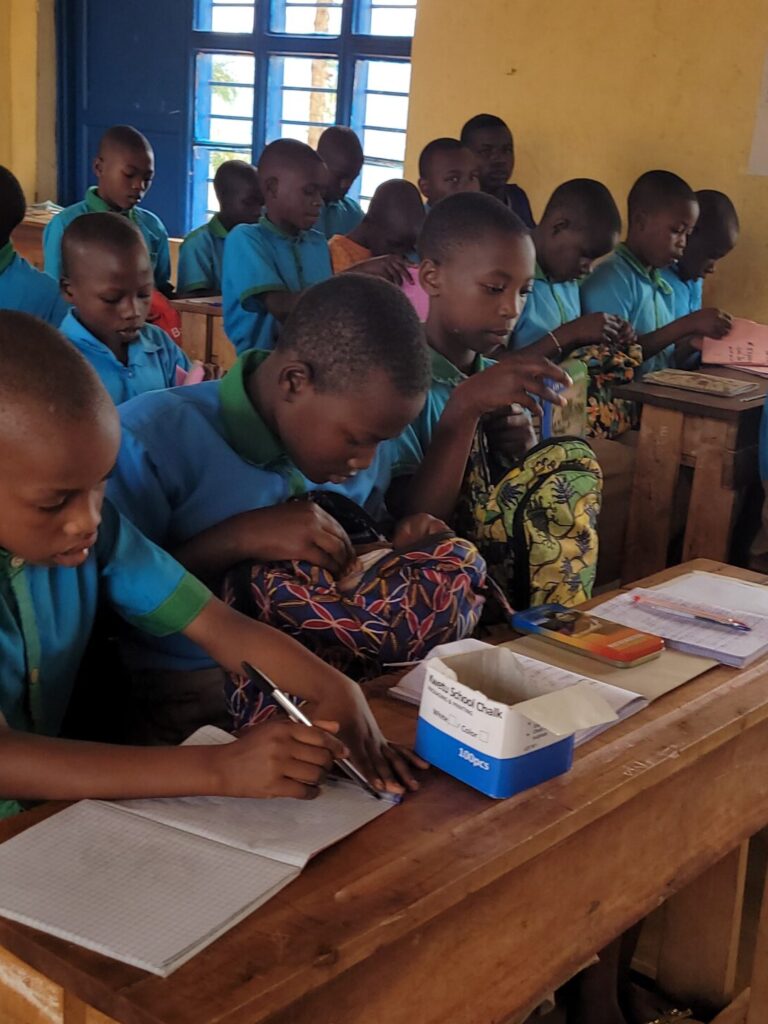 Grafschafter Diakonie spendet Laptops für Afrika