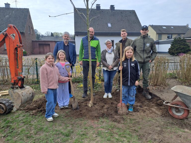 Baumpflanzaktion Schule am Rheinbogen