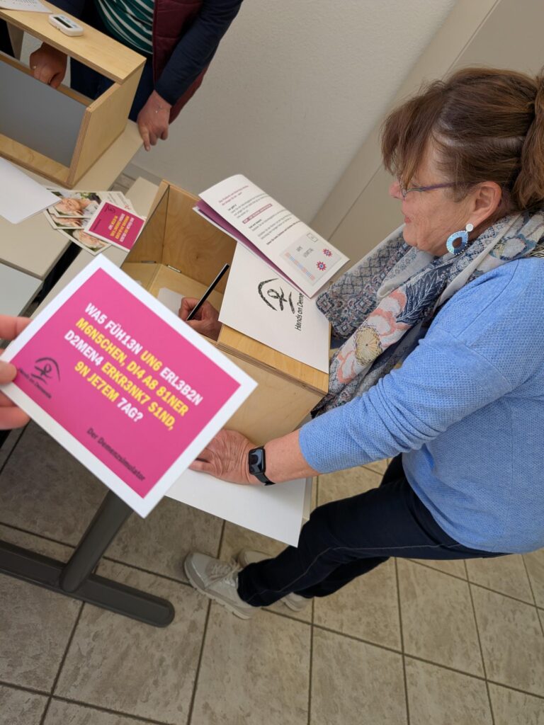 Demenzsimulator im Seniorenbüro